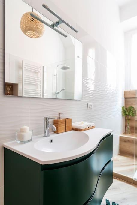 Apartmán New Jungle & Charming Flat - Zona De Angeli Milán Exteriér fotografie